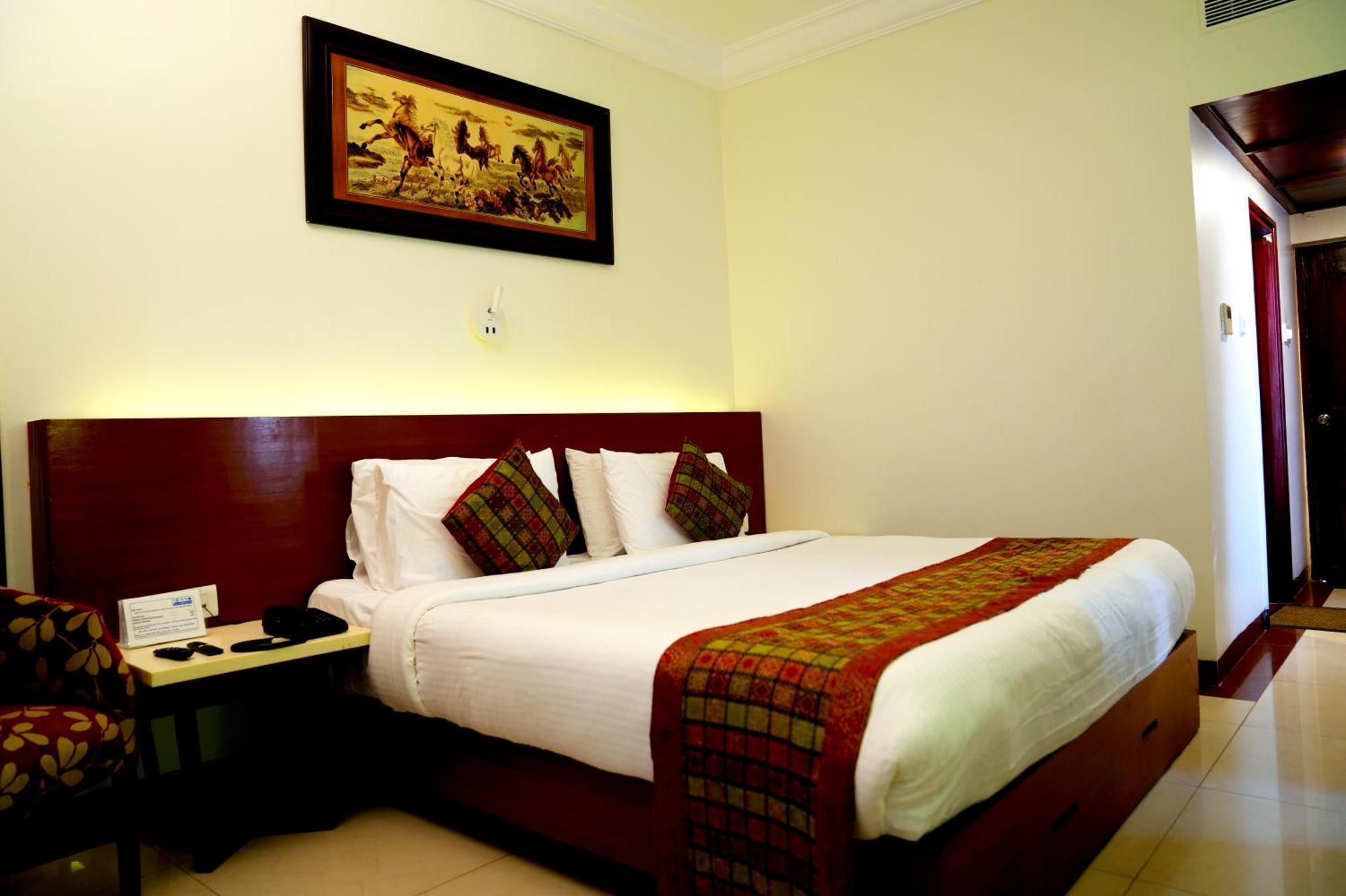 Rns Residency Sea View Hotel Mavalli Bagian luar foto